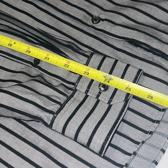 LONG SLEEVE BUTTON UP SHIRT (XL) - Picture 10 of 13